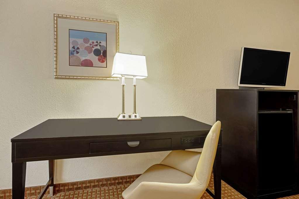 La Quinta By Wyndham Port Arthur Room photo